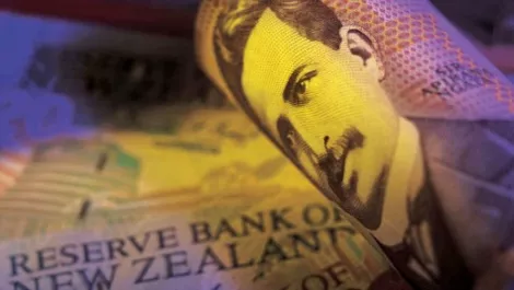 NZ dollar tumbles vs. Australian dollar as unchanged RBA delays parity party